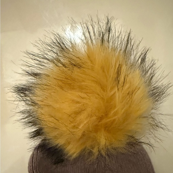 Anthropologie Norla Canada Beanie - Picture 7 of 9